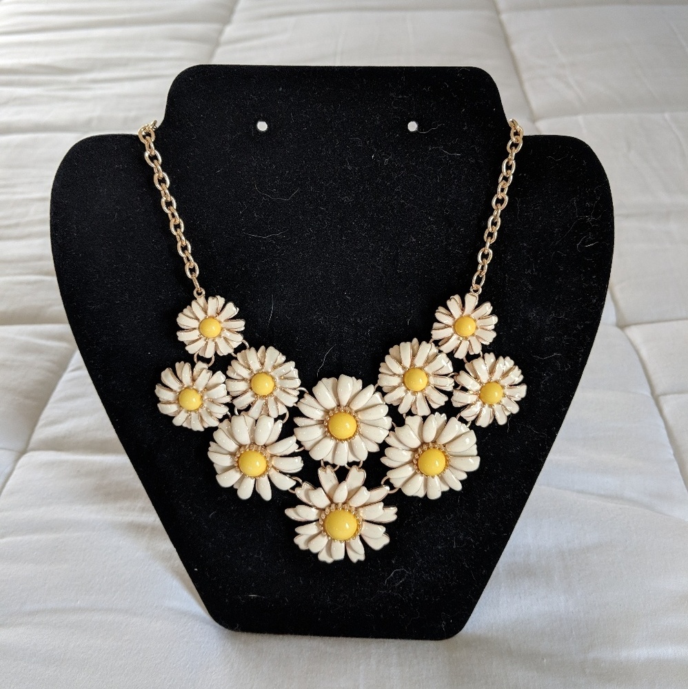 Daisy Bib Necklace
